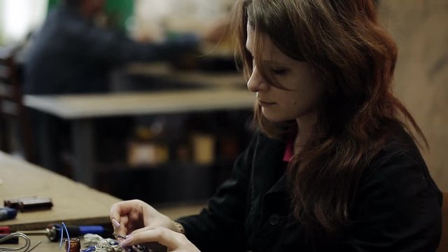 girl solder cable details