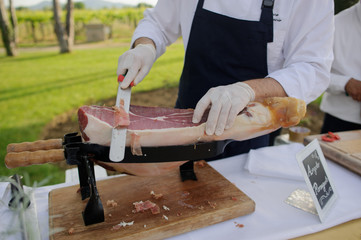 Chef cuts the hands hamon