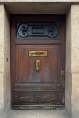 Obraz na płótnie Canvas Brass door knob and letter plate