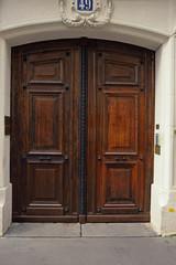 Fototapeta na wymiar Old brown door