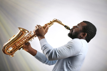 Obraz na płótnie Canvas African American jazz musician playing the saxophone