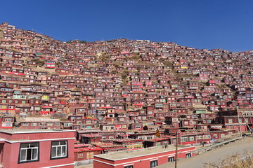 東チベットの大僧院、ラルンガル・ゴンパ（五明佛学院）