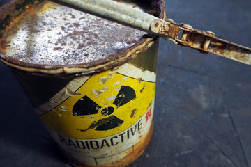Radioactive container