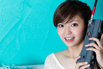 無線をする女性