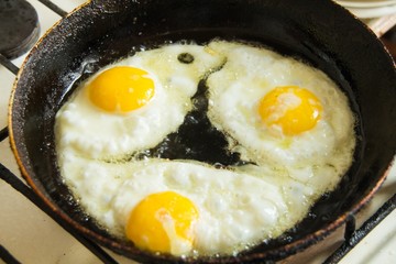 fried eggs sunny side up 