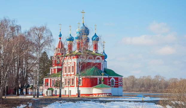 Church of Prince Dimitri "in the blood" in Uglich - a sample of decorative "patterned" style