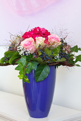 bouquet roses hydrangea vase copyspace