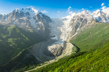 Fototapeta na wymiar Beautiful snow mountains and glacier in Georgia