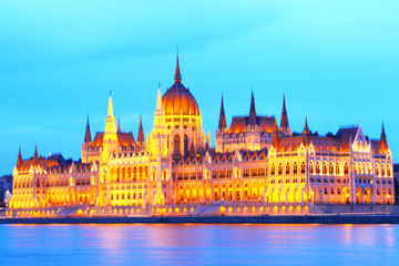 Fototapeta na wymiar Budapest. Hungary.Parliament.Sunset over the Danube.