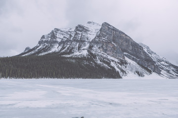Fototapeta na wymiar banff national park in winter