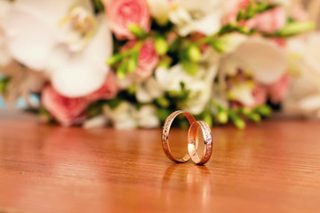 wedding gold rings and pink flowers