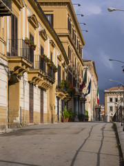Fototapeta na wymiar Alte Herrenhäuser an der Via Vittorio Emanuele, Piazza delle Vittoria, Provinz Palermo,.Palermo, Sizilien, Italien, Europa