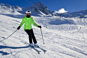 Fototapeta na wymiar young woman is enjoying winter sports in Austrian Alps