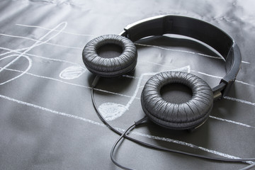 headphones on music note