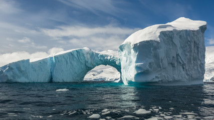 Snow and ices of the Antarctic islands © kalafoto