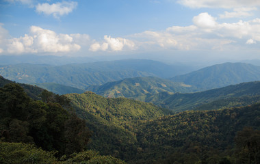 Naklejka premium green hills and mountains landscape view