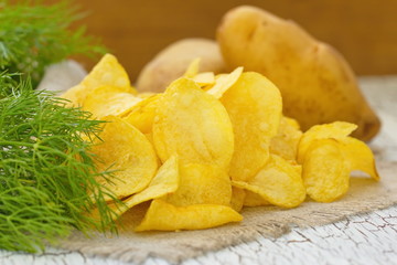 Potato chips with fennel