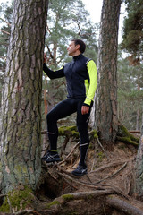 Naklejka premium Sporty man in a forest.