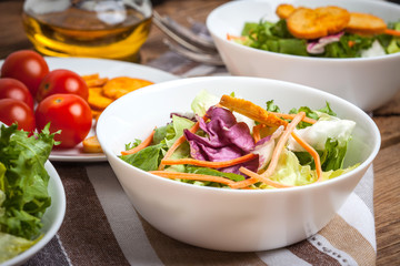 Mixed salad with croutons.