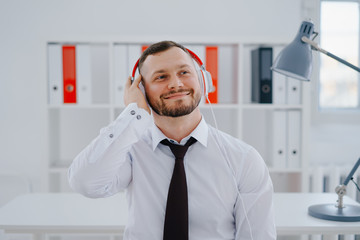 office worker listening to music on headphones during a break