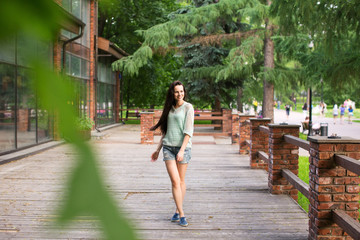 Fototapeta na wymiar Young beautiful woman walking in the park.