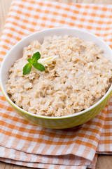 Oatmeal porridge with blueberries. healthy breakfast.