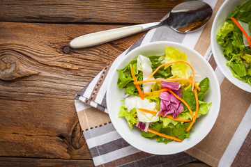 Mixed salad with croutons.