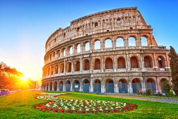 Naklejka premium Colosseum at sunrise in Rome, Italy