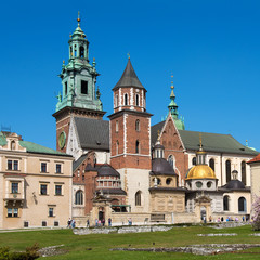 Fototapeta na wymiar View on the cathedral on Wawel Hill in Krakow in Poland
