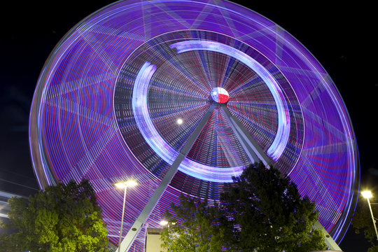 Night view of a ferris wheel at the in Dallas Texas

