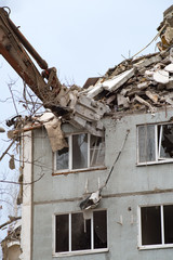 Fototapeta na wymiar Demolition of a residential house using building hydraulic shears