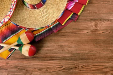 Fotobehang Mexico Mexico cinco de mayo houten achtergrond Mexicaanse hoed