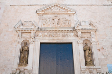 Fototapeta na wymiar Mother Church of Polignano a mare. Puglia. Italy. 
