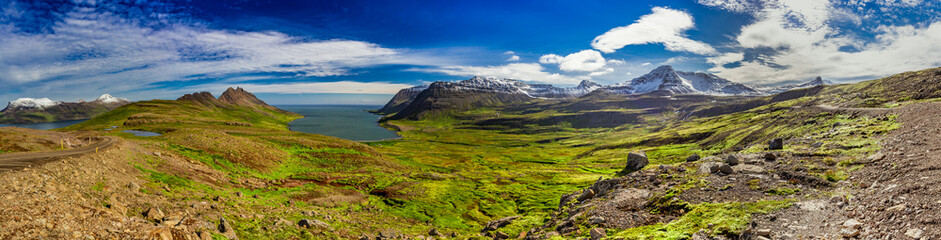 Panele Szklane Podświetlane  Panorama doliny z arktycznym morzem na Islandii