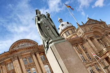 Birmingham City Council mit Queen Victoria Statue, England