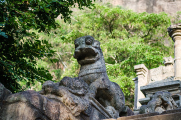 Fototapeta na wymiar This stone lion by the side of the stairway, is depicted on the Ten Rupee note in Sri Lanka
