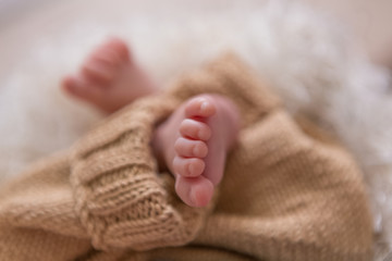 baby legs newborn