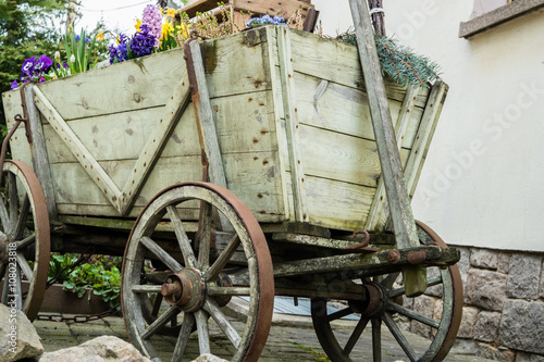"Holzwagen Dekoration" Stockfotos und lizenzfreie Bilder auf Fotolia