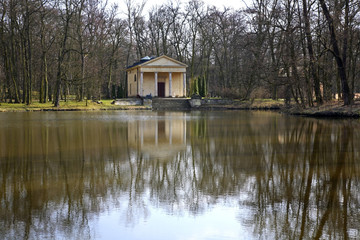 Obraz premium Temple of Diana in Arkadia park. Lowicz county. Poland