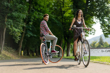 Fototapeta premium the guy stops to admire a beautiful woman
