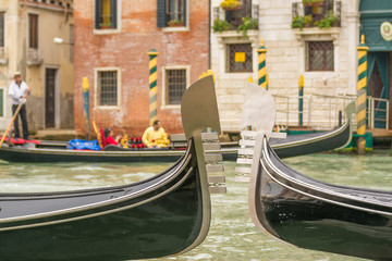 Fototapeta na wymiar Gondeln am Canal Grande in Venedig, Italien
