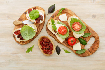 Sandwiches with mascarpone, dried tomatoes, basil
