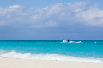 Fototapeta na wymiar Landscape of Atlantic Ocean. Caribbean paradize. White pleasure boat