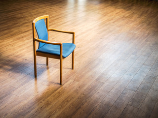 Einsamer Stuhl