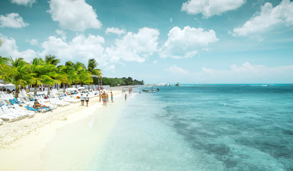 Obraz premium Piękna piaskowata plaża na Cozumel wyspie, Meksyk