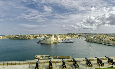 Fototapeta na wymiar Cannons for protect Valletta