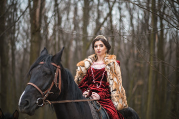 Obraz premium Princess with her horse in the woods