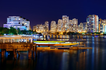 Obraz na płótnie Canvas Vancouver city night
