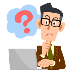 眼鏡をかけたビジネスマン　PC　 疑問
