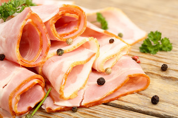 raw bacon slices